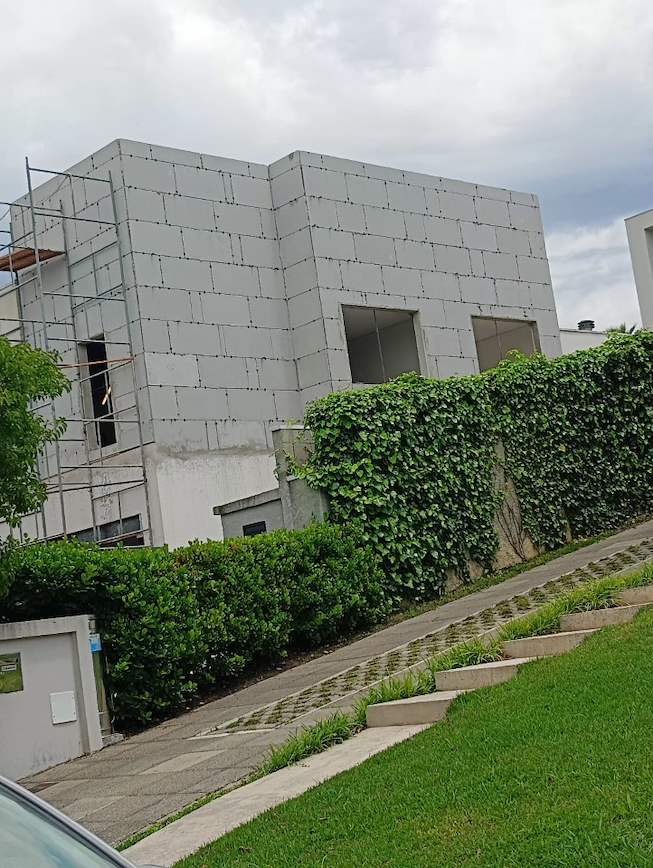 Fachada em paredes pré-moldadas IBPP