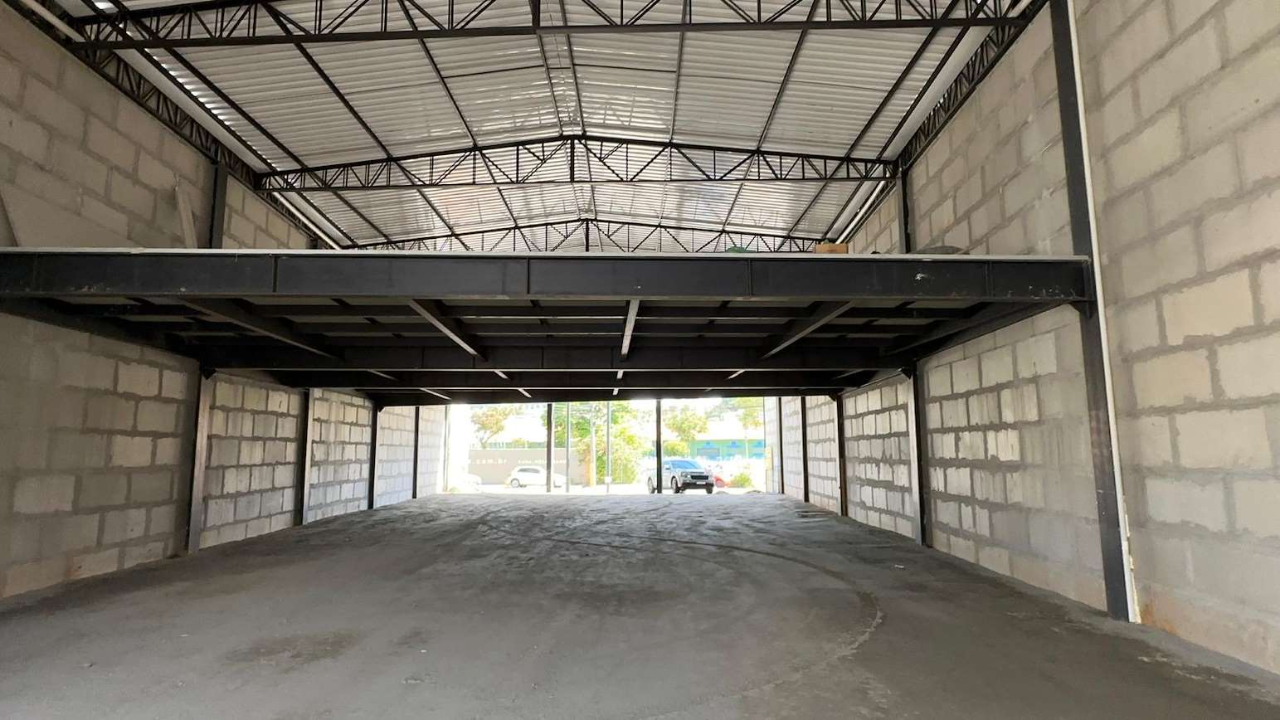 Interior amplo com cobertura metálica IBPP